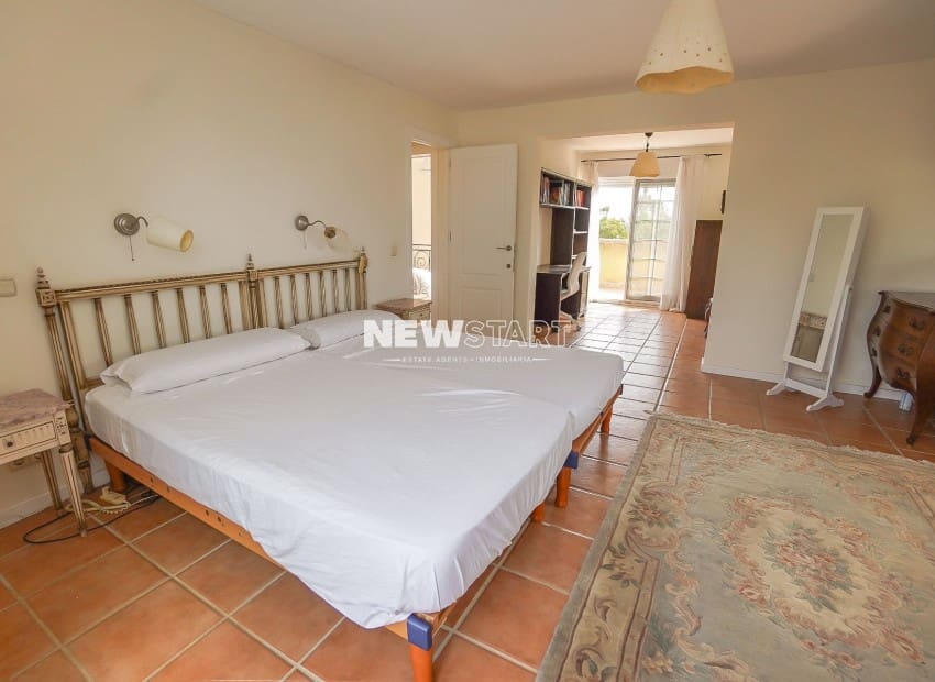 Chalet de 6 habitaciones en San Fulgencio en venta con piscina garaje - 620.000 € (Ref: 9396546)