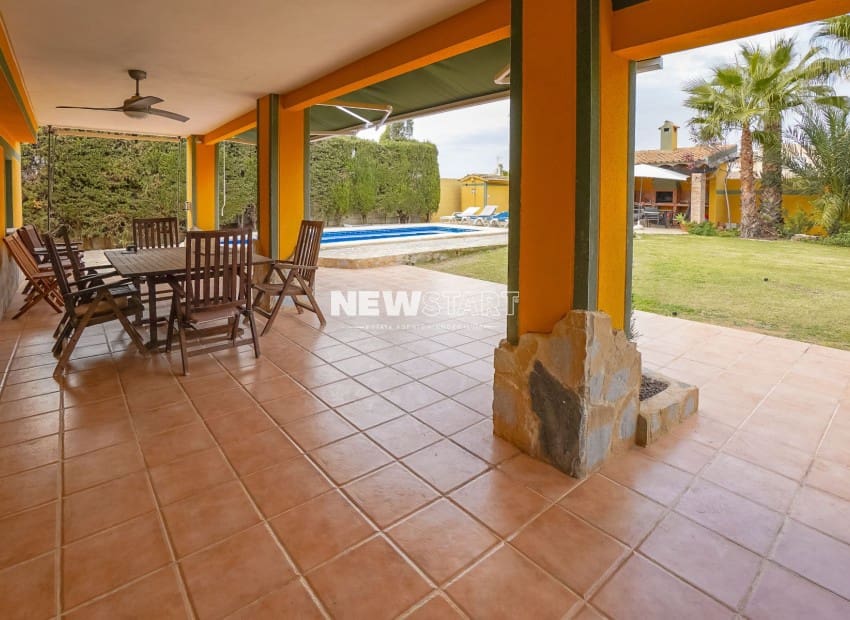 Chalet de 6 habitaciones en San Fulgencio en venta con piscina garaje - 620.000 € (Ref: 9396546)
