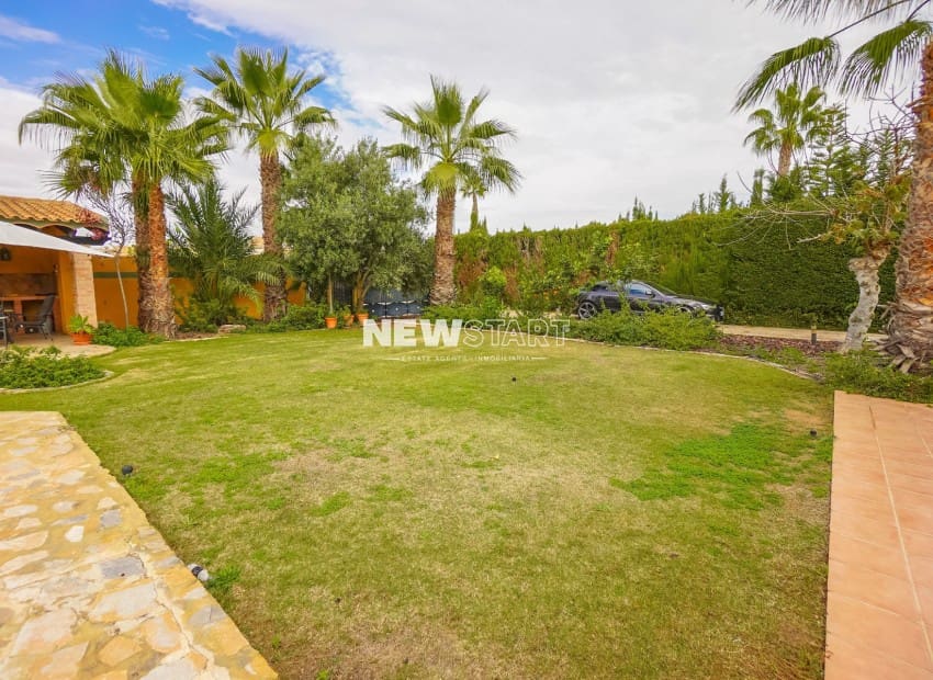 Chalet de 6 habitaciones en San Fulgencio en venta con piscina garaje - 620.000 € (Ref: 9396546)