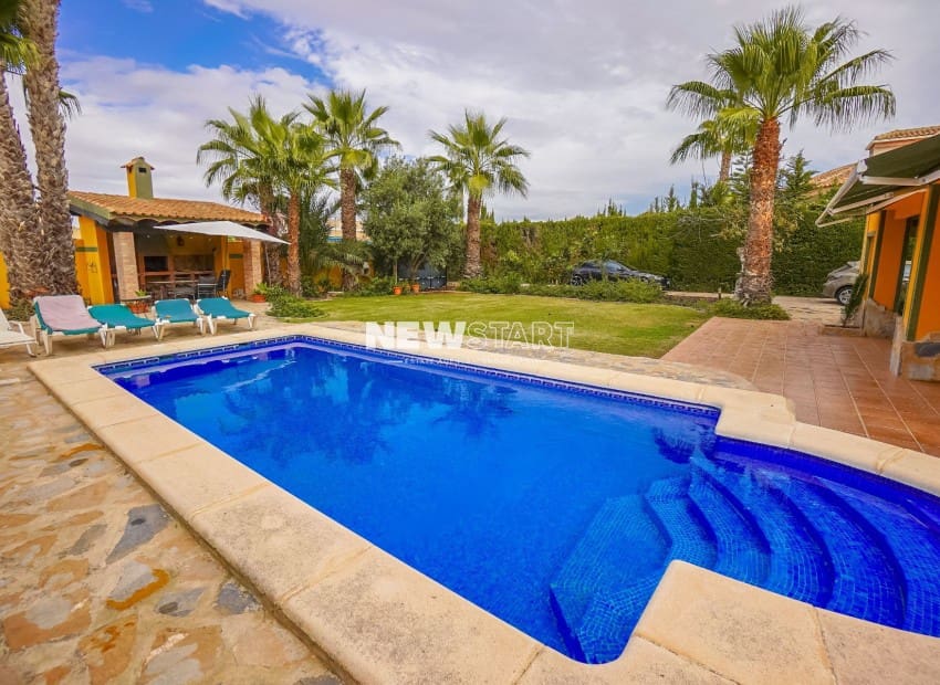Chalet de 6 habitaciones en San Fulgencio en venta con piscina garaje - 620.000 € (Ref: 9396546)