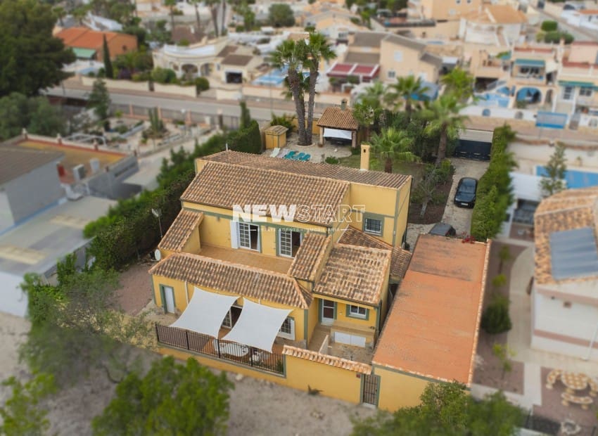 Chalet de 6 habitaciones en San Fulgencio en venta con piscina garaje - 620.000 € (Ref: 9396546)