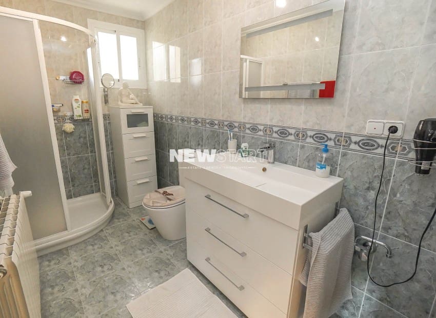 3 quarto Moradia para venda em La Marina del Pinet com piscina - 395 000 € (Ref: 9426513)