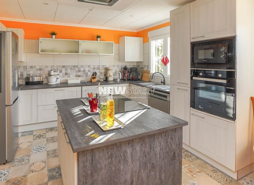 3 quarto Moradia para venda em La Marina del Pinet com piscina - 395 000 € (Ref: 9426513)