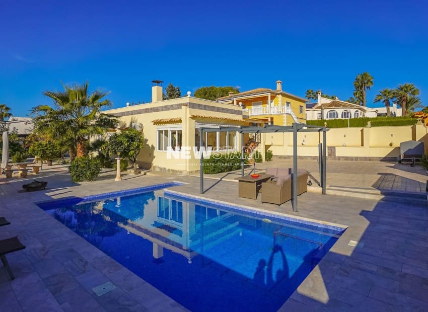 3 quarto Moradia para venda em La Marina del Pinet com piscina - 395 000 € (Ref: 9426513)