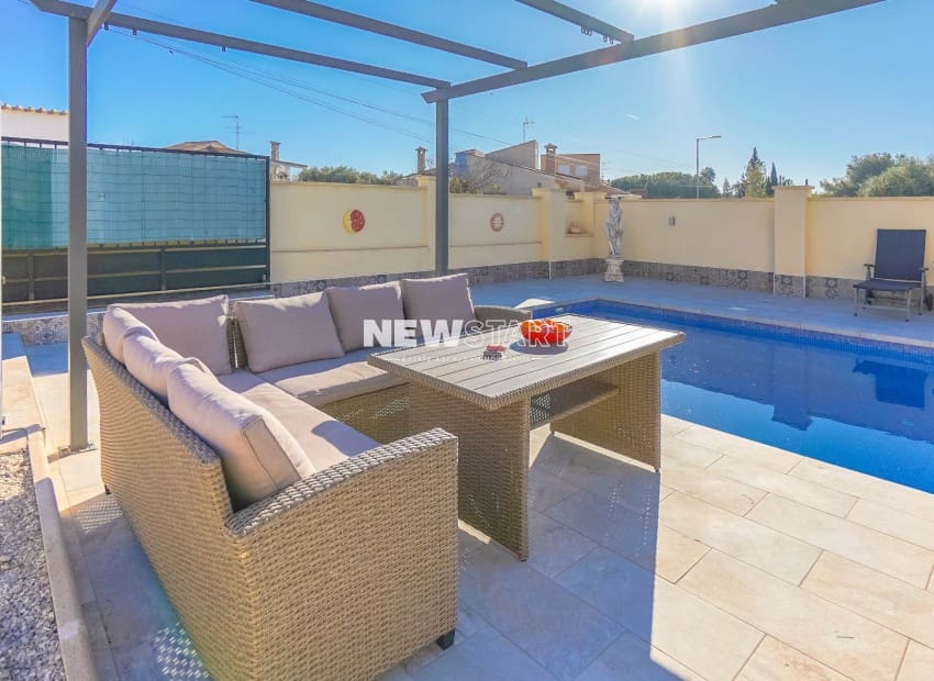 3 quarto Moradia para venda em La Marina del Pinet com piscina - 395 000 € (Ref: 9426513)