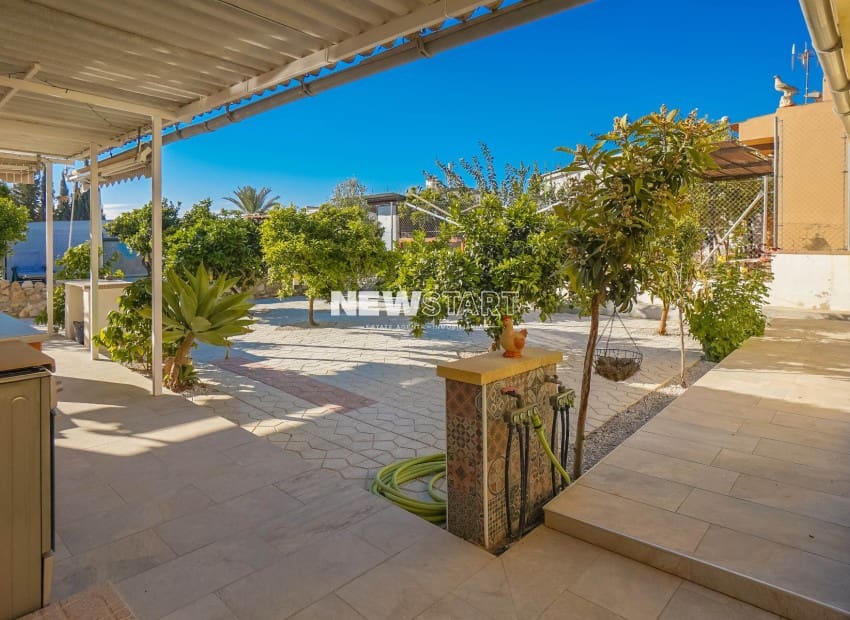 3 quarto Moradia para venda em La Marina del Pinet com piscina - 395 000 € (Ref: 9426513)