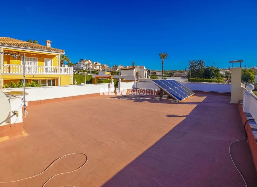 3 quarto Moradia para venda em La Marina del Pinet com piscina - 395 000 € (Ref: 9426513)