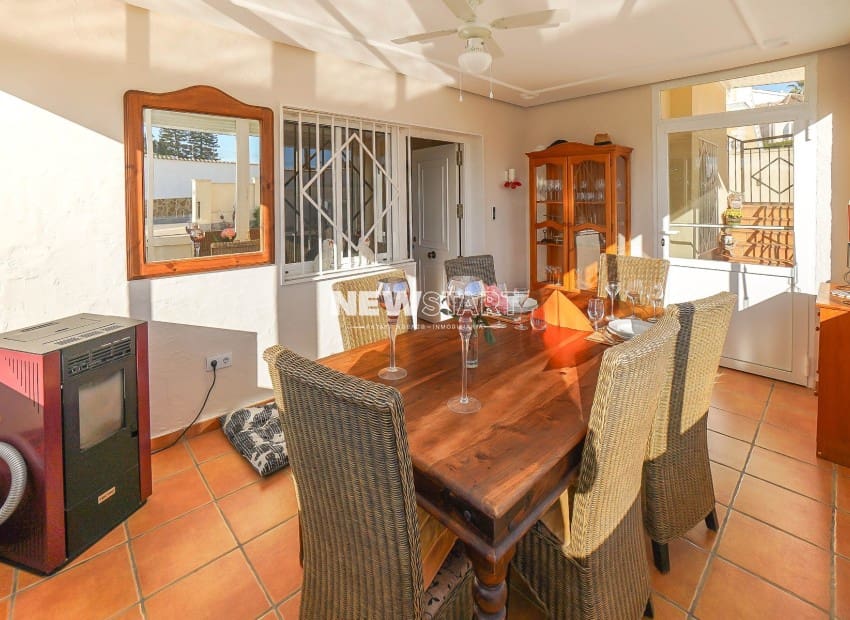 3 quarto Moradia para venda em La Marina del Pinet com piscina - 395 000 € (Ref: 9426513)