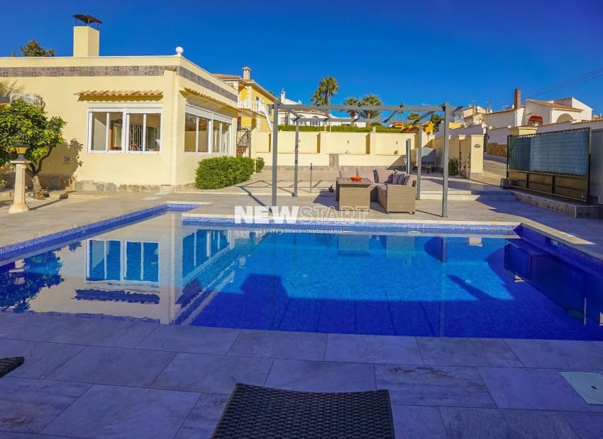 3 quarto Moradia para venda em La Marina del Pinet com piscina - 395 000 € (Ref: 9426513)