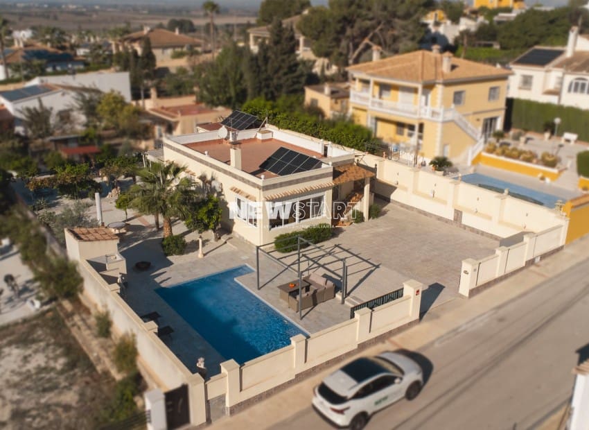 3 quarto Moradia para venda em La Marina del Pinet com piscina - 395 000 € (Ref: 9426513)