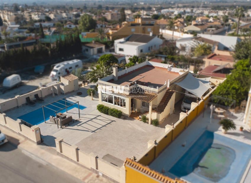 3 quarto Moradia para venda em La Marina del Pinet com piscina - 395 000 € (Ref: 9426513)