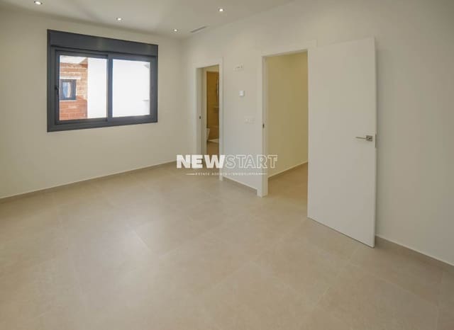 3 soverom Kjedet enebolig til salgs i Formentera del Segura med svømmebasseng - € 359 900 (Ref: 9450601)