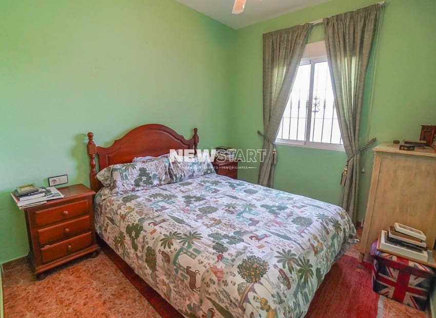 2 Zimmer Apartment zu verkaufen in La Marina mit Pool Garage - 105.000 € (Ref: 9466188)