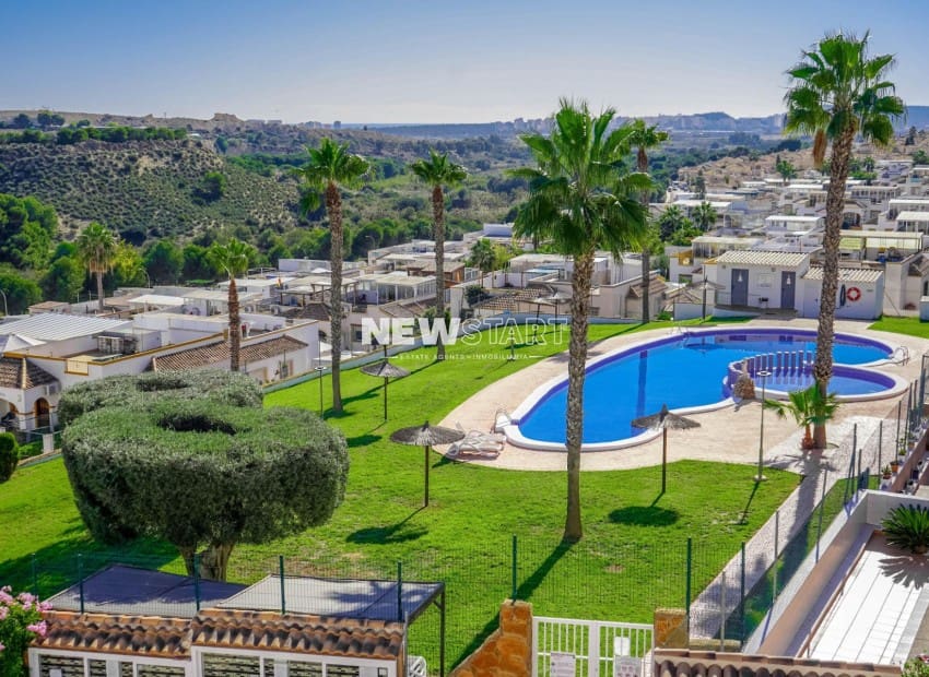 2 Zimmer Apartment zu verkaufen in La Marina mit Pool Garage - 105.000 € (Ref: 9466188)