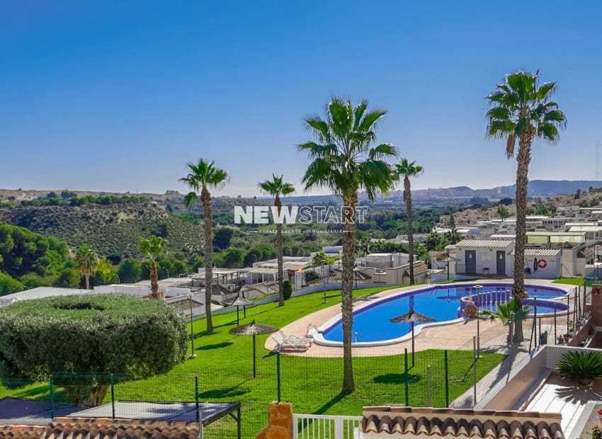 2 Zimmer Apartment zu verkaufen in La Marina mit Pool Garage - 105.000 € (Ref: 9466188)