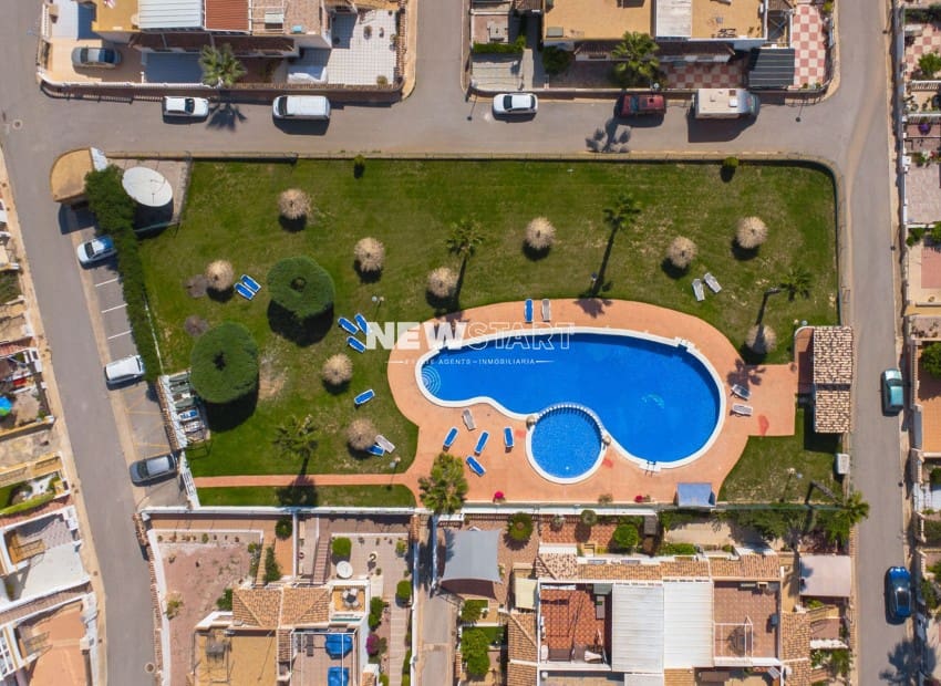 2 Zimmer Apartment zu verkaufen in La Marina mit Pool Garage - 105.000 € (Ref: 9466188)