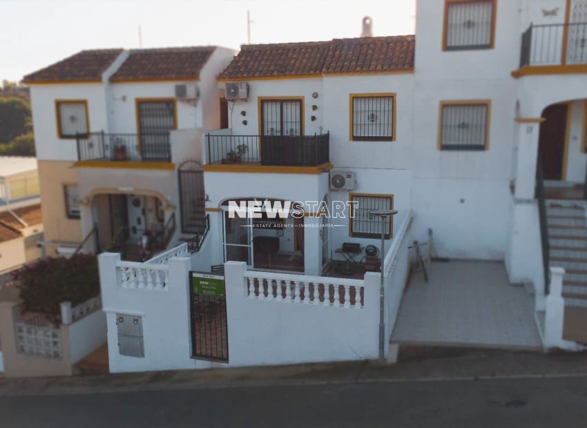 2 soverom Leilighet til salgs i La Marina med svømmebasseng garasje - € 105 000 (Ref: 9466188)