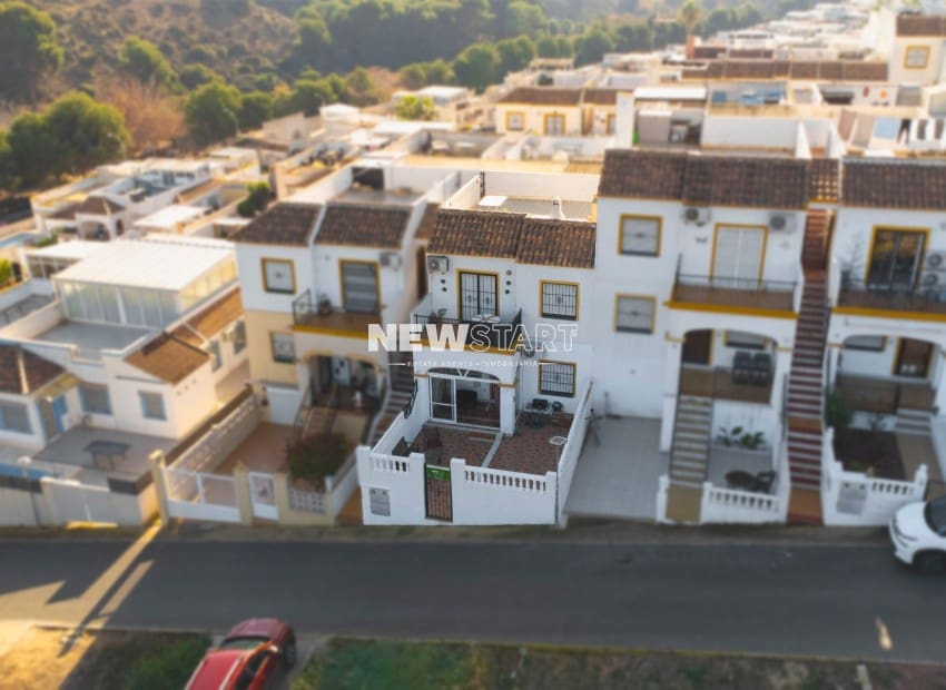 2 soverom Leilighet til salgs i La Marina med svømmebasseng garasje - € 105 000 (Ref: 9466188)