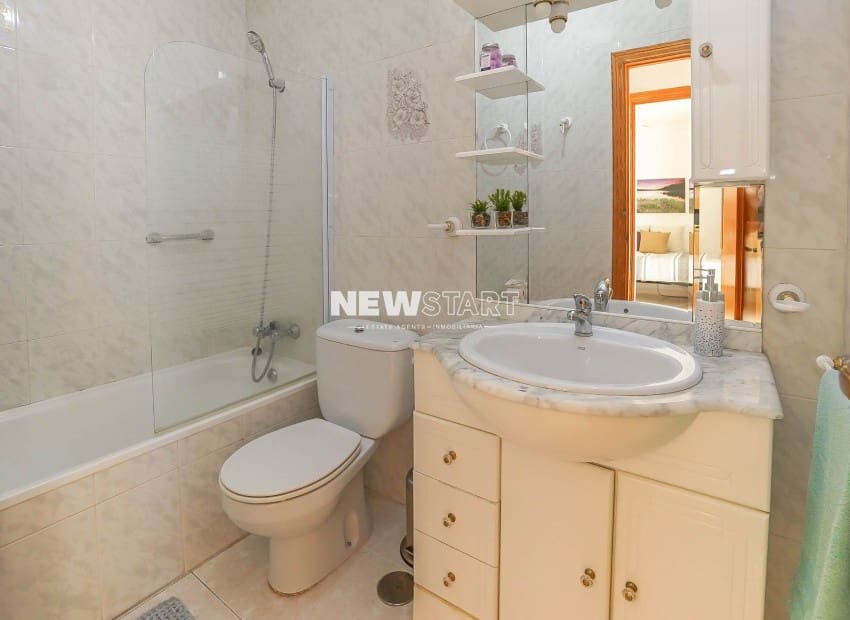 3 bedroom Apartment for sale in La Marina del Pinet with pool garage - € 165,000 (Ref: 9521816)