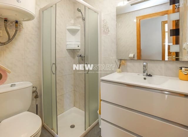 3 slaapkamer Appartement te koop in La Marina del Pinet, Elche / Elx met zwembad garage - € 165.000 (Ref: 9521816)