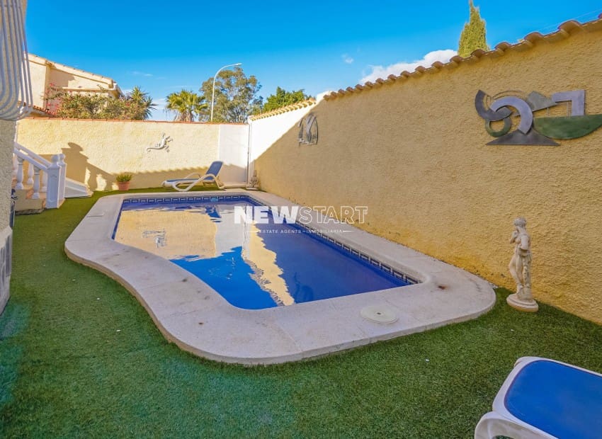 2 chambre Villa/Maison à vendre à San Fulgencio avec piscine - 230 000 € (Ref: 9535137)