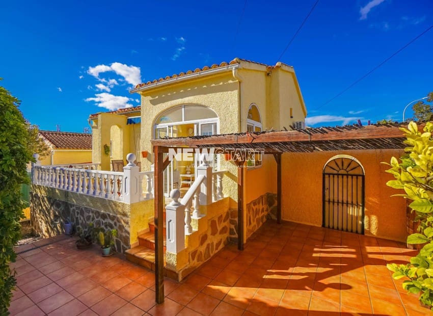 2 chambre Villa/Maison à vendre à San Fulgencio avec piscine - 230 000 € (Ref: 9535137)