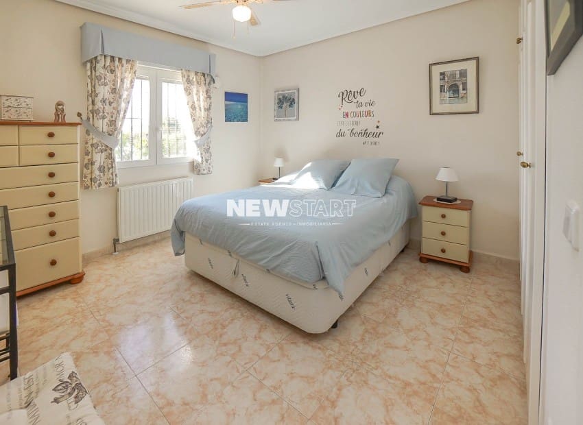 3 bedroom Villa for sale in La Marina with pool garage - € 425,000 (Ref: 9539611)