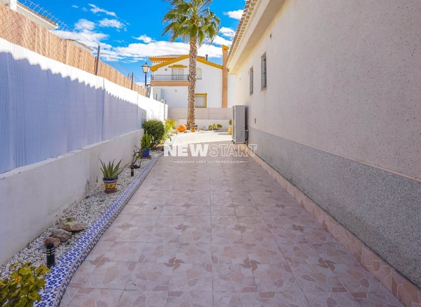 3 bedroom Villa for sale in La Marina with pool garage - € 425,000 (Ref: 9539611)