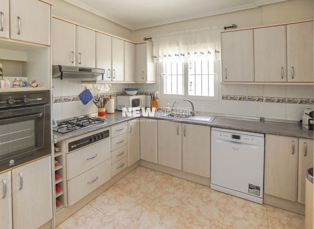 3 bedroom Villa for sale in La Marina, Elche / Elx with pool garage - € 425,000 (Ref: 9539611)