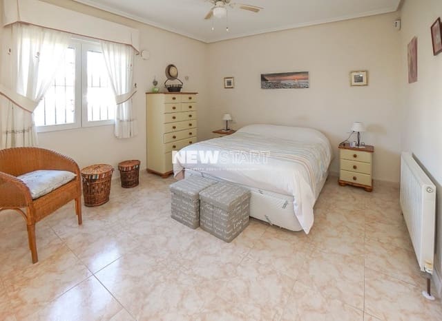 3 bedroom Villa for sale in La Marina, Elche / Elx with pool garage - € 425,000 (Ref: 9539611)