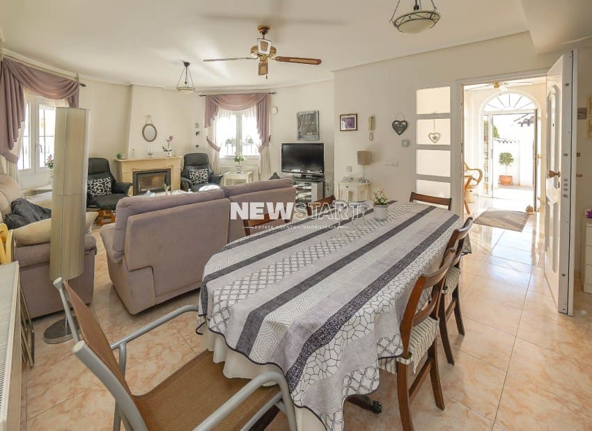 3 bedroom Villa for sale in La Marina with pool garage - € 425,000 (Ref: 9539611)