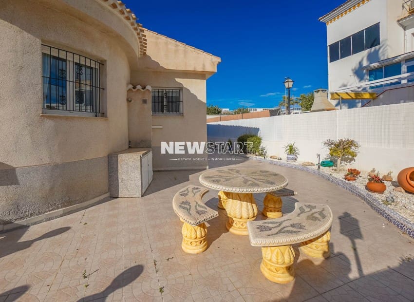 3 bedroom Villa for sale in La Marina with pool garage - € 425,000 (Ref: 9539611)