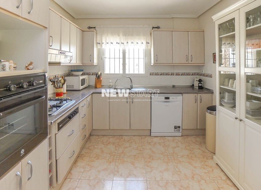 3 bedroom Villa for sale in La Marina with pool garage - € 425,000 (Ref: 9539611)