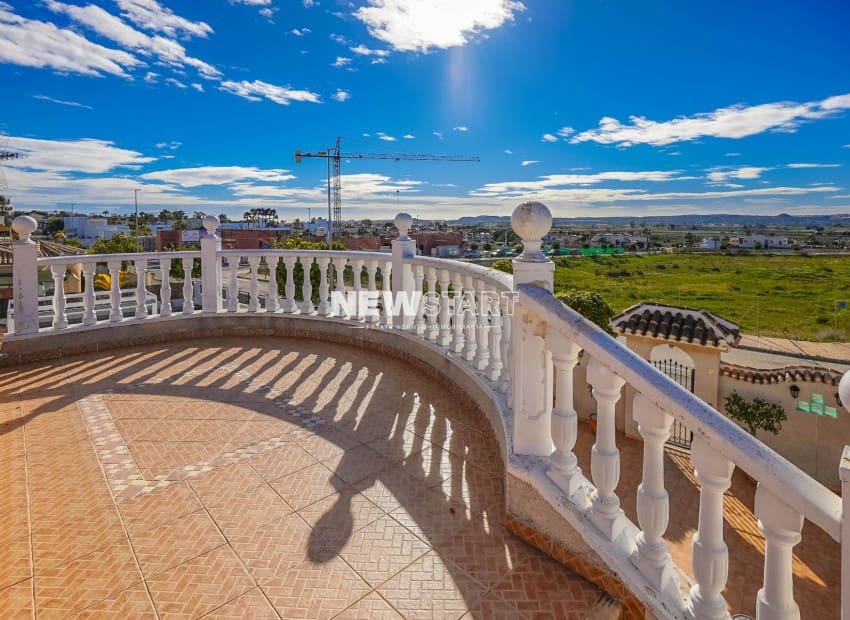 3 bedroom Villa for sale in La Marina with pool garage - € 425,000 (Ref: 9539611)