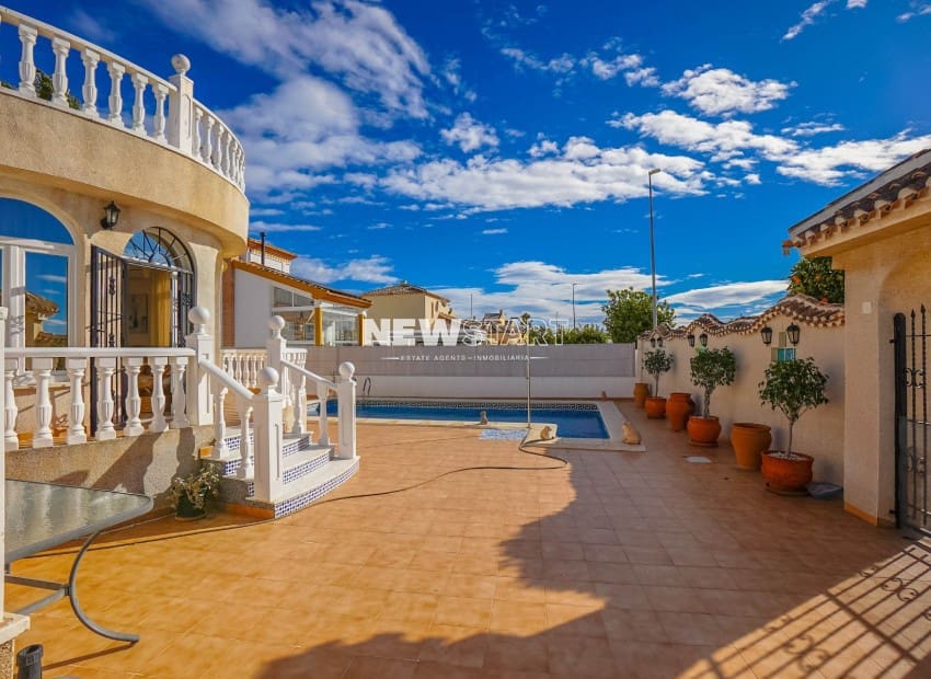 3 bedroom Villa for sale in La Marina with pool garage - € 425,000 (Ref: 9539611)