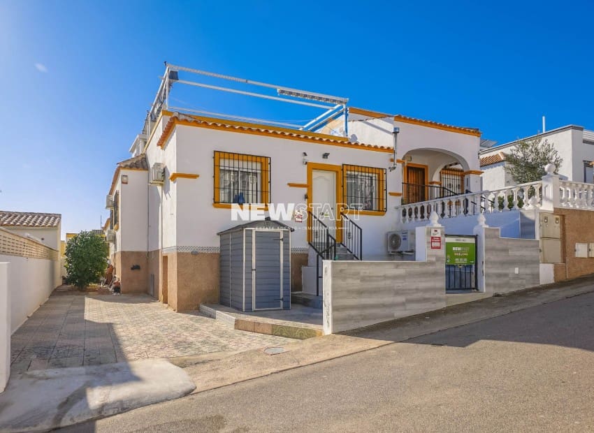 3 bedroom Villa for sale in La Marina with pool - € 199,000 (Ref: 9566209)