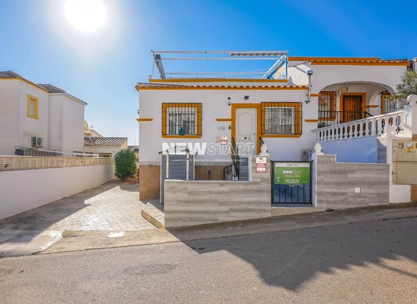 3 bedroom Villa for sale in La Marina with pool - € 199,000 (Ref: 9566209)