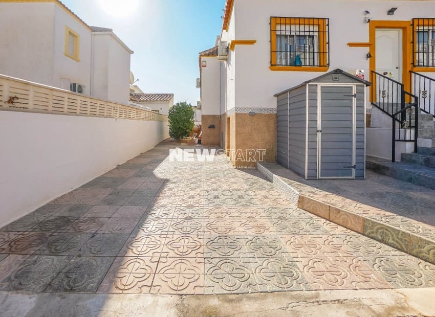 3 bedroom Villa for sale in La Marina with pool - € 199,000 (Ref: 9566209)