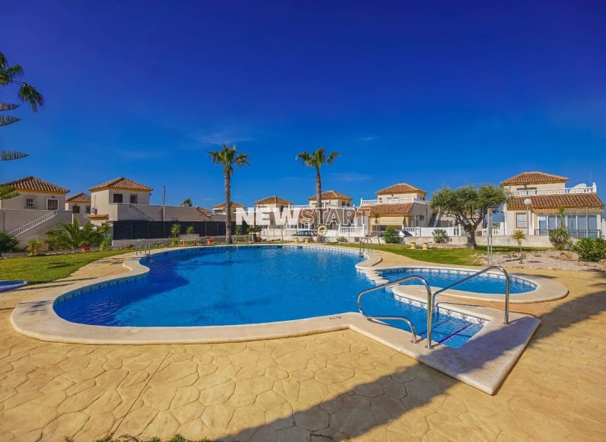 3 makuuhuone Huvila myytävänä paikassa La Marina mukana uima-altaan - 219 950 € (Ref: 9586777)