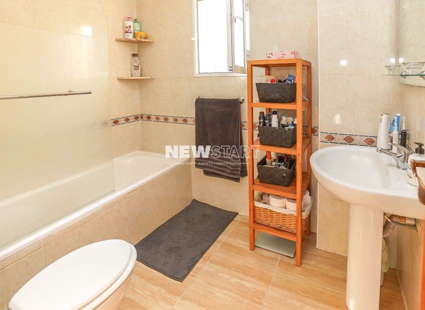 3 makuuhuone Huvila myytävänä paikassa La Marina mukana uima-altaan - 219 950 € (Ref: 9586777)