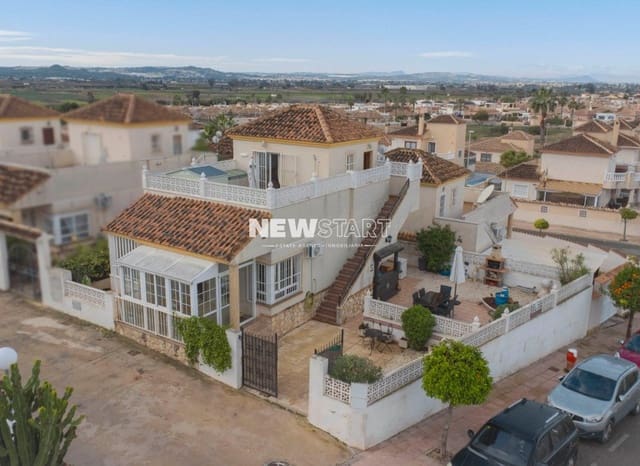 3 makuuhuone Huvila myytävänä paikassa La Marina, Elche / Elx mukana uima-altaan - 219 950 € (Ref: 9586777)