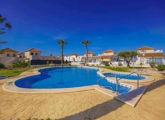 3 makuuhuone Huvila myytävänä paikassa La Marina, Elche / Elx mukana uima-altaan - 219 950 € (Ref: 9586777)