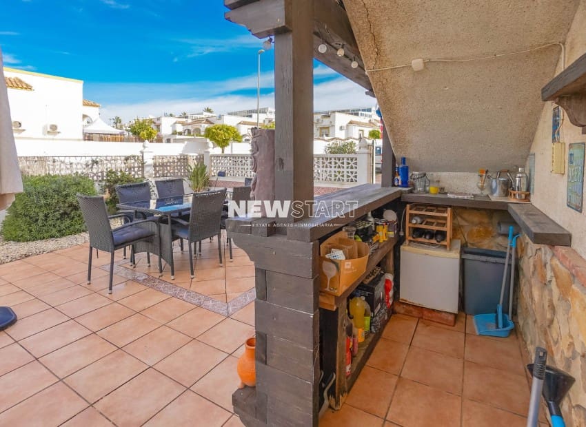 3 makuuhuone Huvila myytävänä paikassa La Marina mukana uima-altaan - 219 950 € (Ref: 9586777)