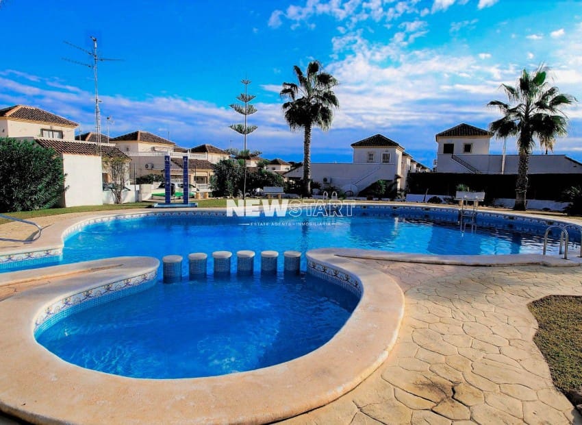 3 makuuhuone Huvila myytävänä paikassa La Marina mukana uima-altaan - 219 950 € (Ref: 9586777)