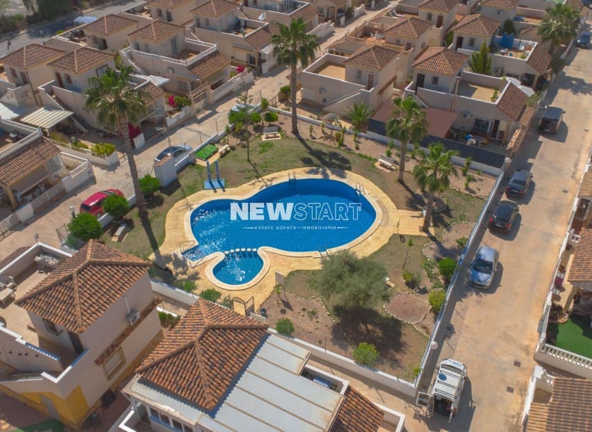 3 makuuhuone Huvila myytävänä paikassa La Marina mukana uima-altaan - 219 950 € (Ref: 9586777)