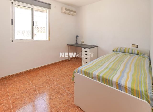 3 makuuhuone Huvila myytävänä paikassa La Marina, Elche / Elx mukana uima-altaan - 179 000 € (Ref: 9586778)