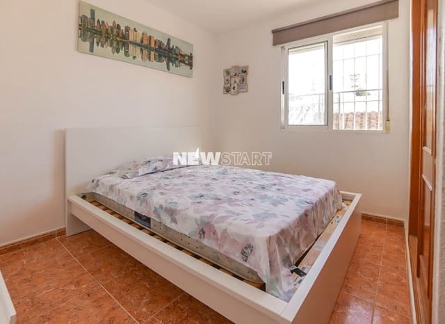 3 makuuhuone Huvila myytävänä paikassa La Marina, Elche / Elx mukana uima-altaan - 179 000 € (Ref: 9586778)