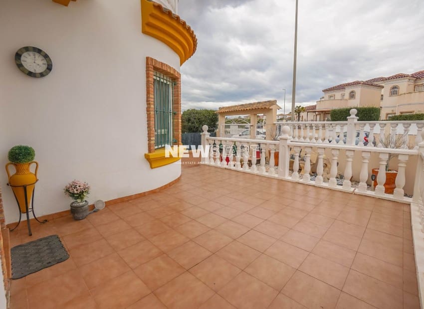 3 bedroom Villa for sale in El Raso with pool - € 275,000 (Ref: 9592208)