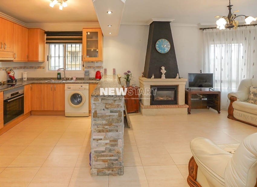 3 bedroom Villa for sale in El Raso with pool - € 275,000 (Ref: 9592208)