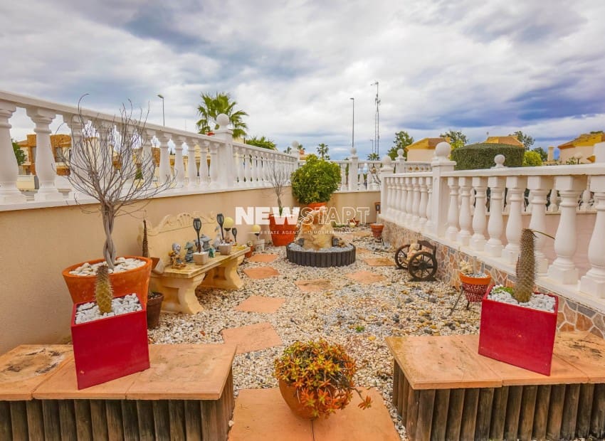 3 bedroom Villa for sale in El Raso with pool - € 275,000 (Ref: 9592208)